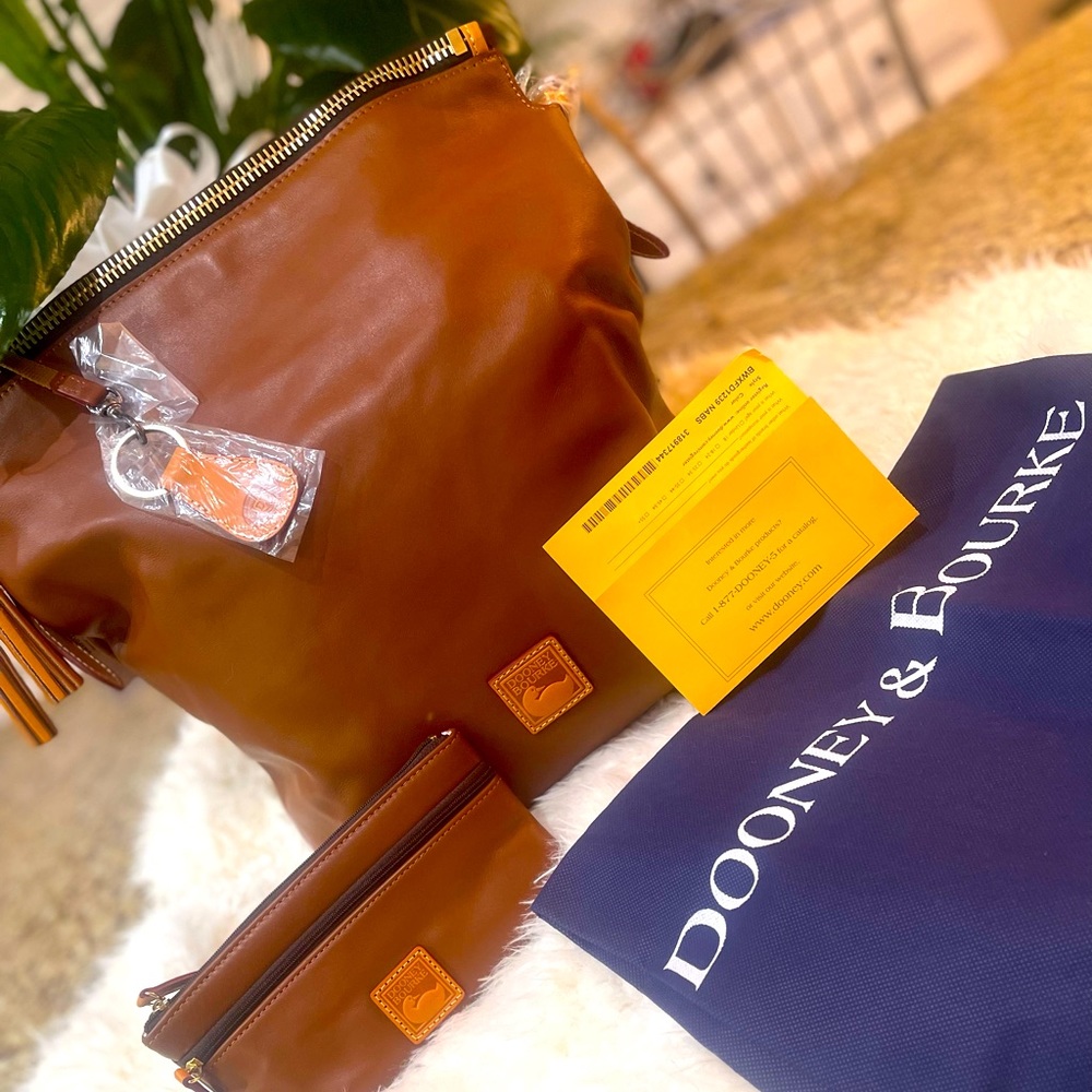 Dooney & Bourke McKenzie hobo handbag - Picture 3 of 12